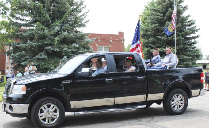 Country Clovers win Fair Parade