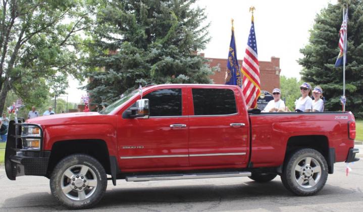 Country Clovers win Fair Parade