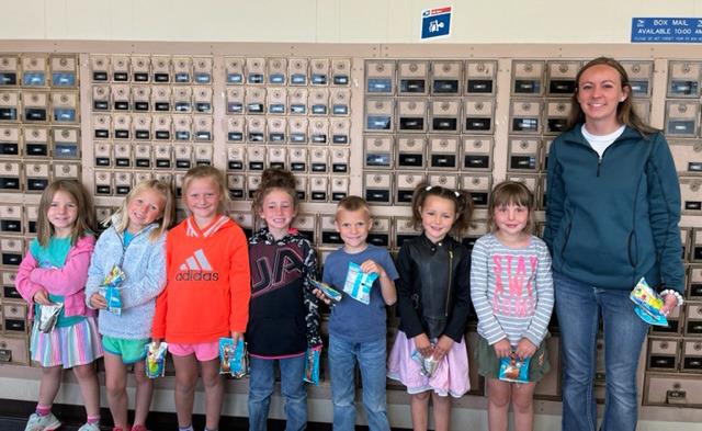 Kindergarteners visit post office