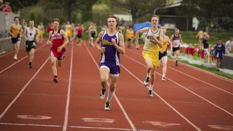 Alex Moore competing in the 400 at Districts last week. Megan Andersen