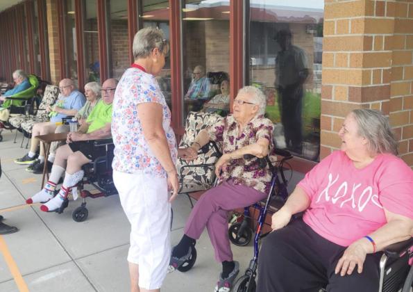 The Hooker County Fair King and Queen, Dan and Deb Daly had a nice visit with the residents.