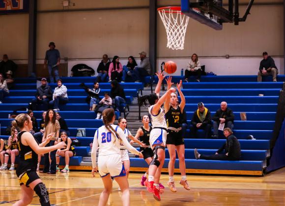Harper Andersen puts up a shot at Gordon last Friday. Megan Andersen
