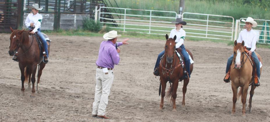 The 4-H Horse judge talks to the intermediate class and crowd about what he was looking for as he judged, l-r: Kendall Phipps, Audrabell Werth, Brandt Mundorf. Gerri Peterson