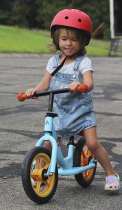 Addison Mundorf competes in the Pre-K Uphill Race. Gerri Peterson