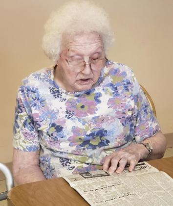 Minnie Mary Hamilton enjoying the Thomas County Herald.