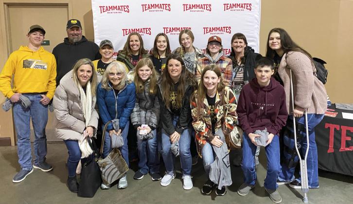 TeamMates attends hockey game