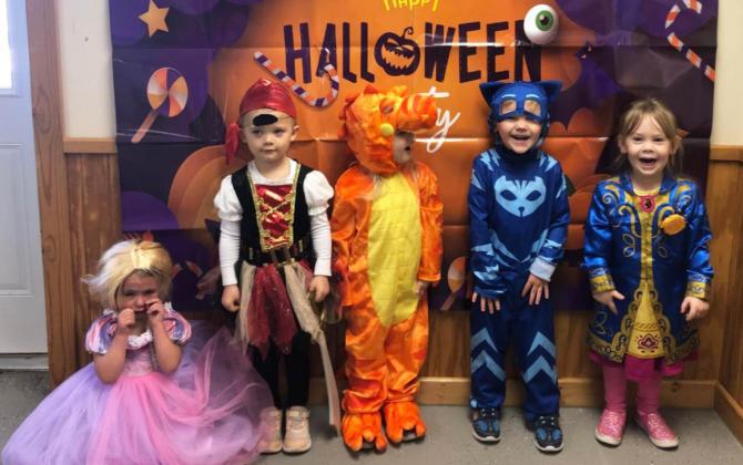 Denise Hoyt’s Busy Bees Preschool held Halloween parties last Thursday, Oct. 28. The younger class is pictured l-r: Addi Mundorf, Brystol Call, Harper Myers, Jaxson Barnes, Kinley Crisp. Denise Hoyt