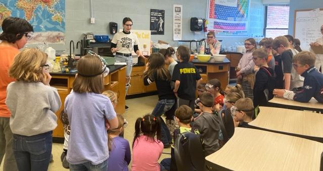Chemistry students host science fair