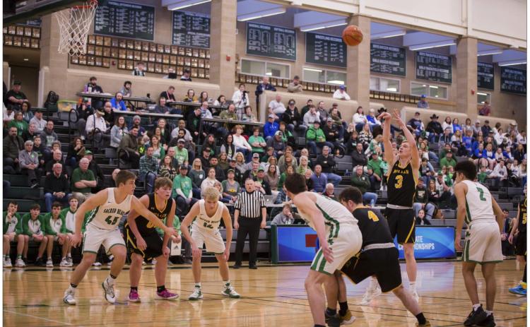 Clayton Moore shoots a free throw, while Cade Groseth (#00), Luke Durfee (#4) and Kyle Finney (#5) get ready to rebound in Lincoln last Tuesday. Megan Andersen