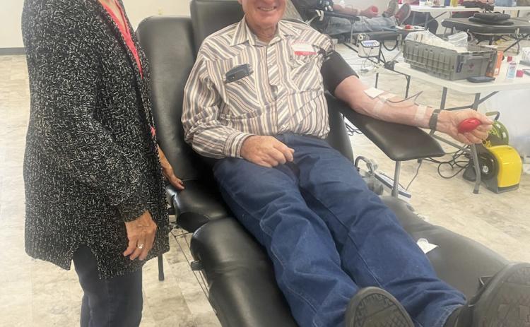 Charlie Munn rolled up his sleeve to donate blood last Monday, Aug. 7 at the Hooker County Community Center. Also pictured is volunteer Pat Edis. Gerri Peterson