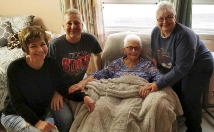 L-r: Starla Spurlin, Dean Boyer, Pauline Brecken and Betty Boyer. Pauline sure does enjoy her visits.