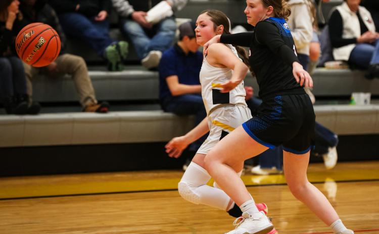 Kalli Licking and an Arthur player race for a lose ball last week. Megan Andersen