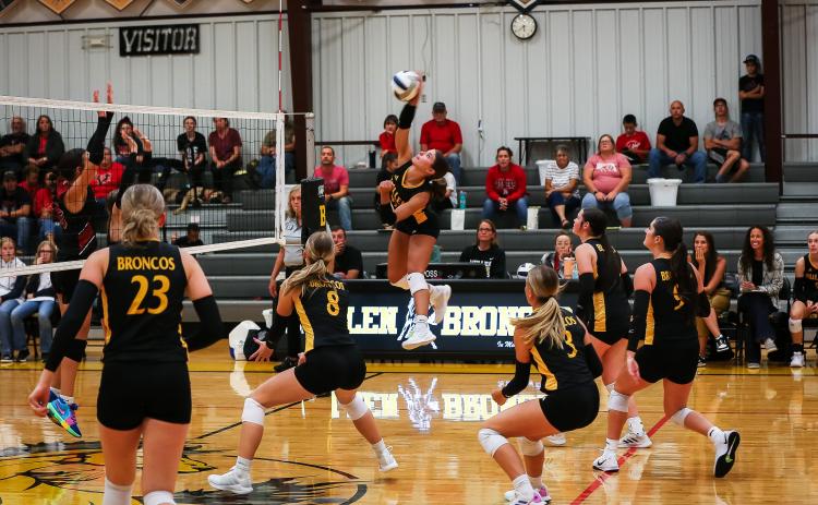 Ella Rice goes for a kill in the last set of the Broncos’ sweep against the Mavericks last Friday. Also pictured l-r: Chloe Newman, Harper Andersen, Kaisley Phipps, Kalli Licking and Jenna Donohoe.