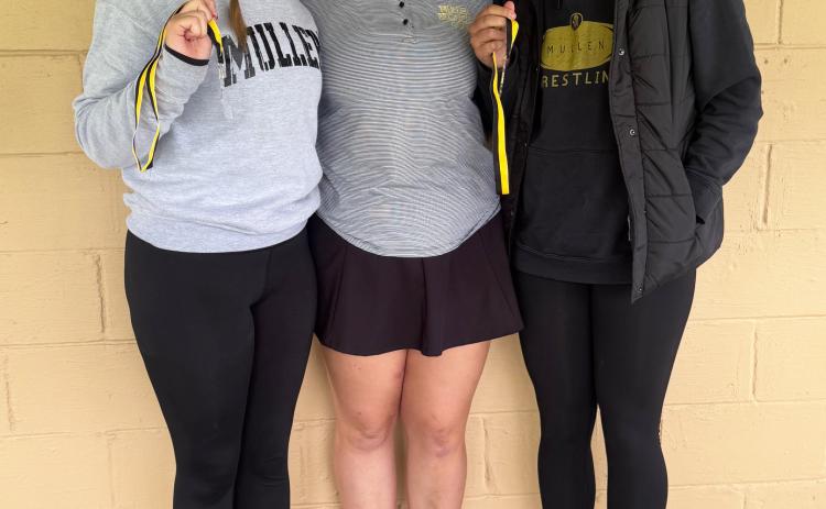 L-r: Hope Miller, Maci Walz and Austin Deibler at the Mullen Invite. Kelli Walz