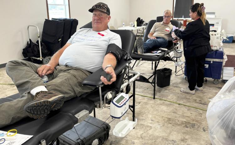 Dan Daly (left) and Ron Taylor were among the donors at last week’s blood drive. Gerri Peterson