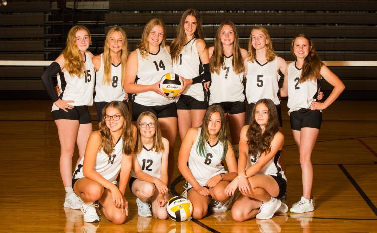Mullen Junior High volleyball team pictured back, l-r: Kassidy Cheever, Kaisley Phipps, Maci Walz, Abby Gracey, Breckyn Burney, Elly Hardy, Audrabell Werth. Front: Yasmine Alarcon, Chloe Wiese, Annabelle Casillas, Ava Kvanvig. The ladies will finish their season on Monday, Oct. 21 with a home 4-team tournament. Megan Andersen Photography