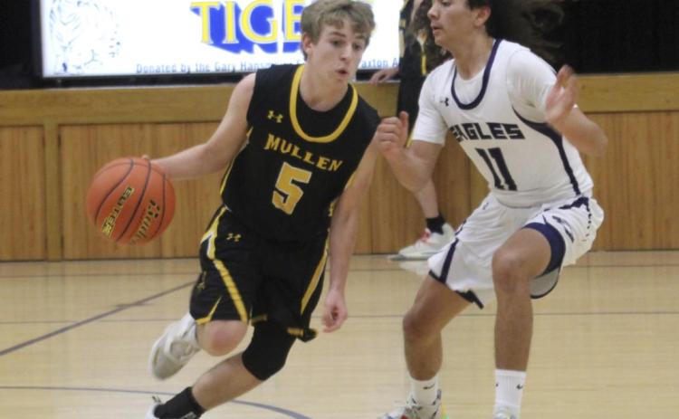 Kyle Finney dribbles around a Garden County defender. Caroline Durfee