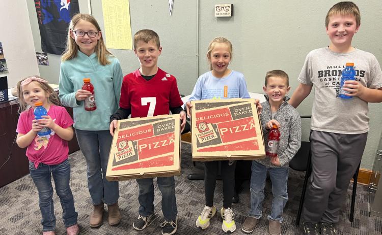 L-r: Eve Ericksen, Chloe Wiese, Cylas Dent, Emri Dent, Holt Morrison, Hayden Deibler.