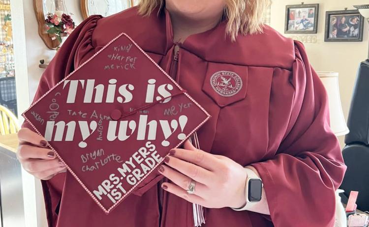 Jessica Myers graduated from Chadron State College on Dec. 13 with her bachelor’s degree in elementary education. Mrs. Myers began teaching first grade at Mullen Elementary this school year and had her class sign her cap to wear on graduation day. courtesy photo