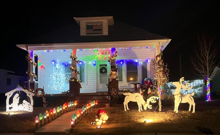 The Mullen Commercial Club Christmas Light Contest winners have been announced. There were many other great displays around town too! David Cramer and Blair Moore received 1st place (pictured above); 2nd place - Cameron and Doe Werner; 3rd place - Kelsey Phillips. The business winner was Highway 2 Depot. Gerri Peterson