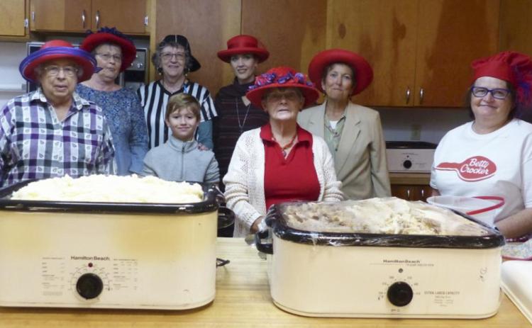 Volunteers before the feast, l-r: Marla Sonnefelt, Deb Daly, Mary Lou Harding, Cruz Sack, Christine Sack, Donna Reynolds, Wanda Simonson, Connie Broweleit. Terri Licking
