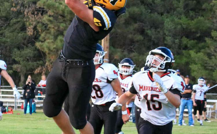 Tate Kvanvig with a catch in last Thursday night’s game. Carolee Brown