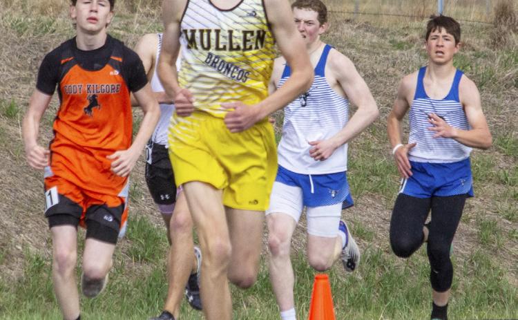 Alex Moore running the 800 at MNAC. Carolee Brown