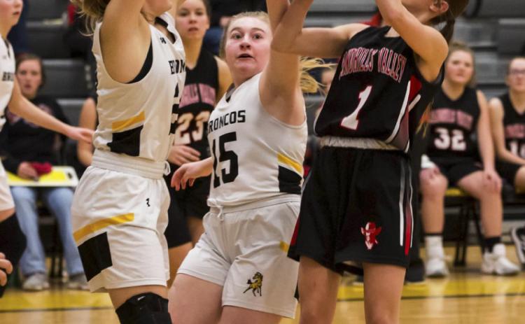 Lauren Schoonveld and Samantha Cheever defend a Maverick. Megan Andersen