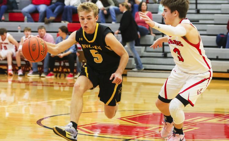 Kyle Finney drives around a Sutherland defender last Thursday. Megan Andersen