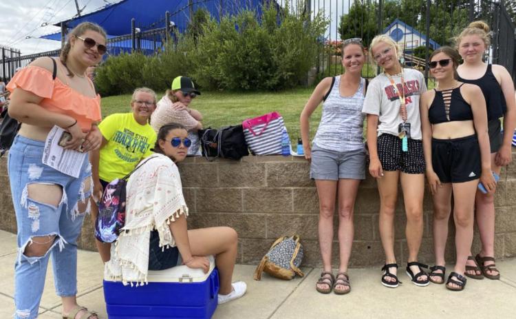L-r: Mia Flores-Green, Riley Hegland, Corynn Corbin, Mercedes Garner, Sponsor Sue Licking, Tierston Moore, Kalli Licking, Hayley Donohoe. Sooky Marks