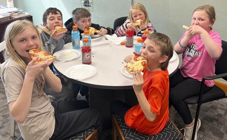 L-r: Hadley Marsh, Brandt Mundorf, Zach Hicks, Fallon Lee, Jax Evans, Tatum Deibler. Brett Mauler