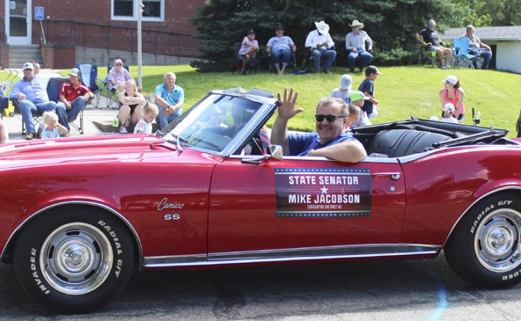 Senator Mike Jacobson and his wife Julie in the Hooker County Fair parade last Saturday. Gerri Peterson