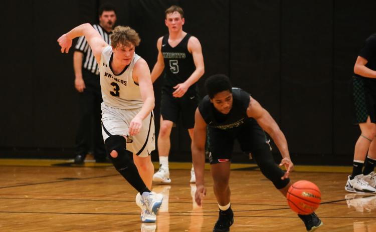 Ethan Hardin goes after a loose ball against Sandhills/Thedford. It should be noted that the photo credit for the boys basketball photo in last week’s issue was incorrect. The photo of Kyle Finney was taken by MHS senior Lauren Schoonveld. Megan Andersen