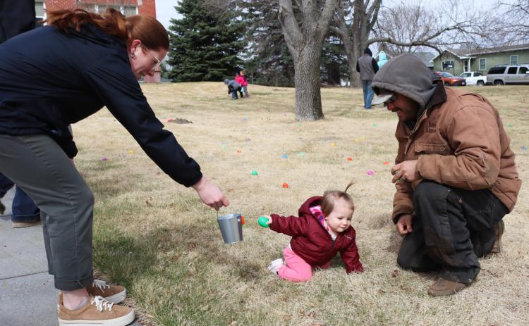 Over 30 attend Mullen Commercial Club Easter Egg Hunt