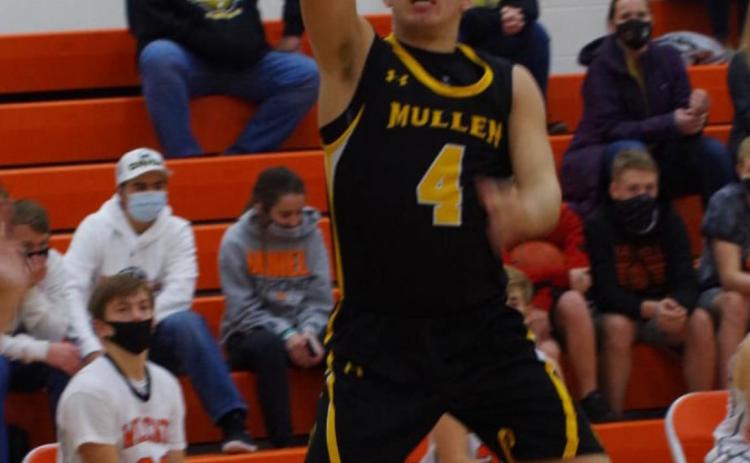 Brendon Walker puts up a shot at Maxwell last Saturday. Barb McIntosh