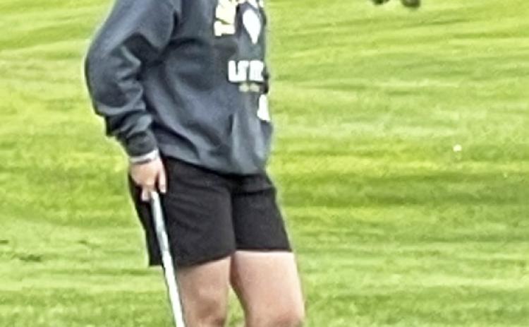 Corbin, Simonson end golf season at Districts