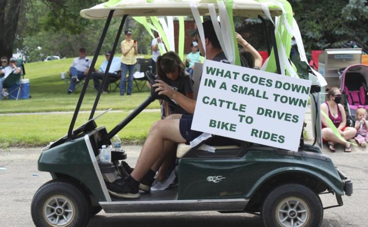 Country Clovers win Fair Parade