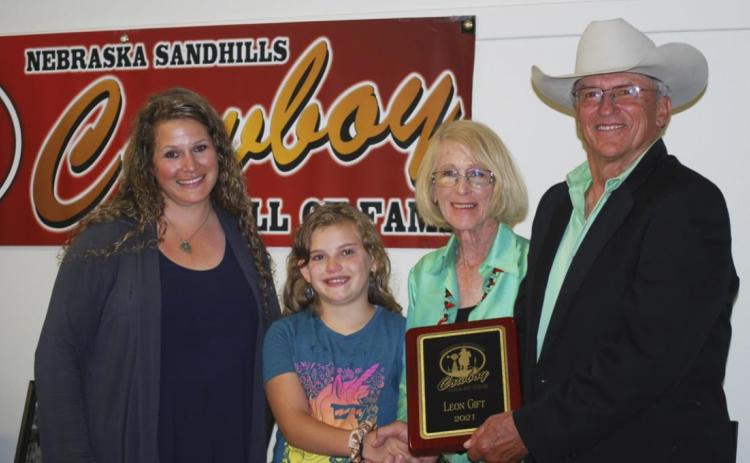 Accepting Leon Gift’s plaque from AB Cox is his daughter, Ginger, granddaughter Wesley and widow, Rose. courtesy photo