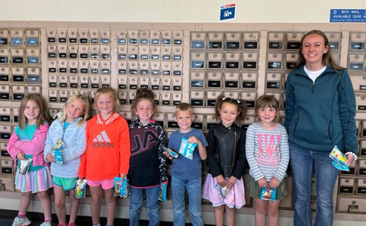 Kindergarteners visit post office