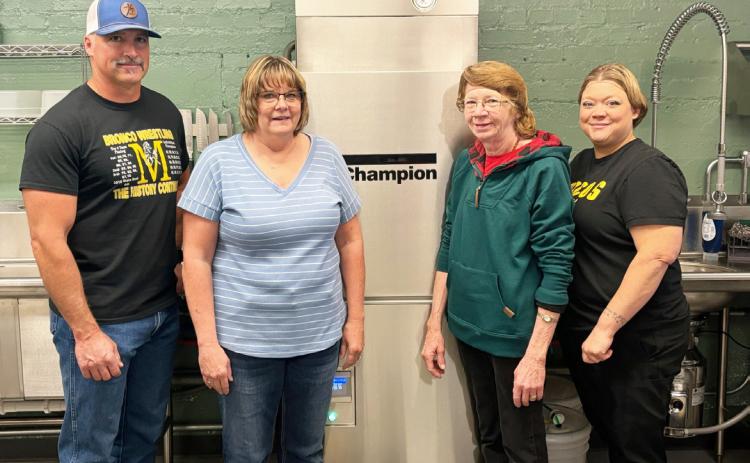 L-r: Head of Maintenance Tyler Gracey with lunch ladies Nancy Kerchal, Tammy Dancer and Kitchen Director April Coetzee. Gerri Peterson
