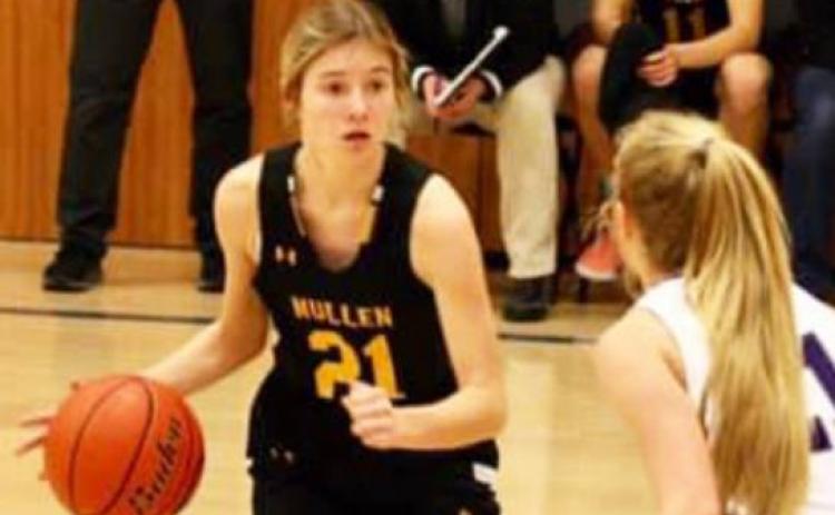 Josey French dribbles against Garden County. Sue Licking