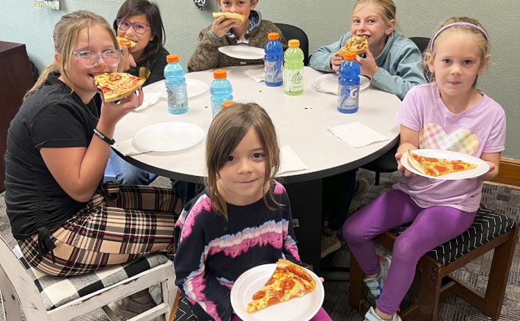 Clockwise from back: Grady Phipps, Kendall Phipps, Kinley Crisp, Nora Pohot, Jocelyn Oliveira, Natalee Walker. Brett Mauler
