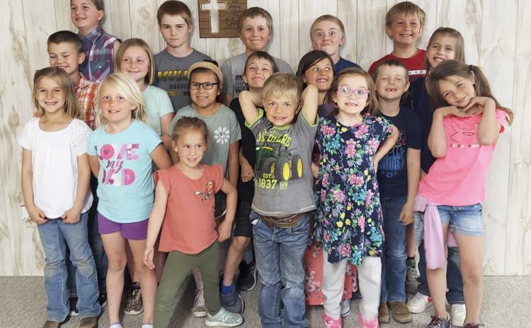 Pictured back, l-r: Adelyn O’Brien, Justin Kraus, Trenton Billingsley, Jedd Kraus, Caleb Deibler. Middle: Ransom O’Brien, Tatum Deibler, Natalee Walker, Jaxyn Evans, Zandra Hebbert, Kayden Evans, Rainne O’Brien. Front: Aleah O’Brien, Daryl Deibler, Harper Billingsley, Killian Kearns, Anna Hessin, Keira Kearns. Melinda Kraus