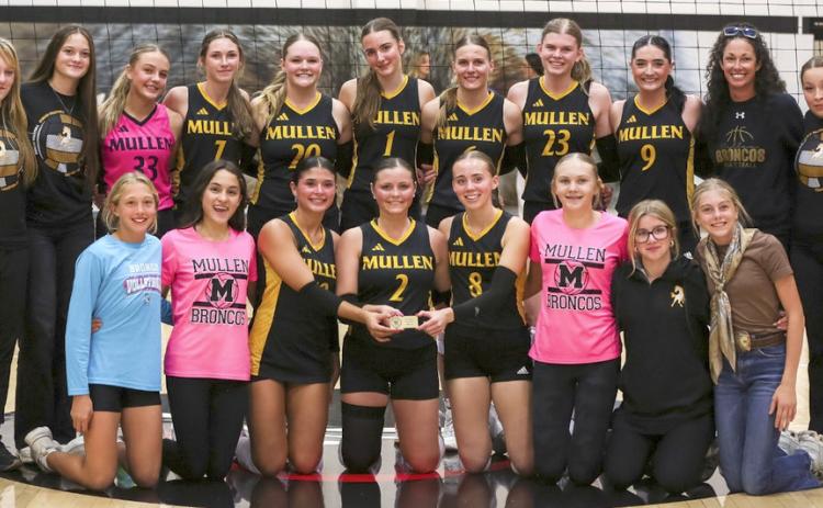 MNAC volleyball champions, back l-r: Head Coach Nichole Ourada, Jillian Taylor, Ava Kvanvig, Kaisley Phipps, Breckyn Burney, Emerson Thorberg, Abby Gracey, Brynne McCully, Chloe Newman, Jenna Donohoe, Assistant Coach Kay Dent, Annabelle Casillas, Kassidy Cheever. Front: Student Managers Emri Dent and Luciana Gonzalez, Ella Rice, Kalli Licking, Harper Andersen, Student Manager Hadley Marsh, Jailyn Miller, Student Manager Kendall Phipps. Megan Andersen