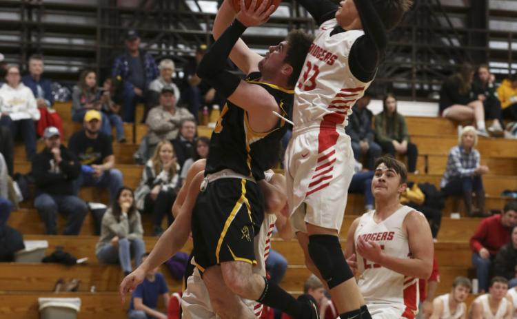 Luke Durfee goes up for a shot at Valentine last Tuesday. Megan Andersen