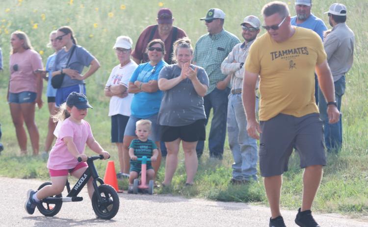 Libby Kraye follows Mike Kvanvig through the poles event. Gerri Peterson