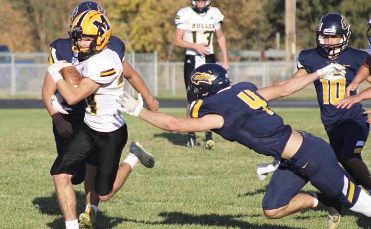 Eli Paxton carries the ball at Elm Creek last Thursday. Kaleb Moore