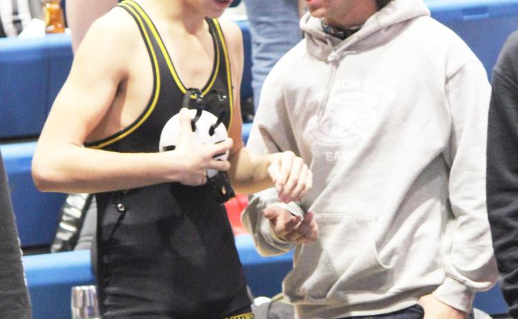 Jaylon Forsen gets advice from big brother Jeffery during the Gordon-Rushville Invite last Saturday. Kris Forsen