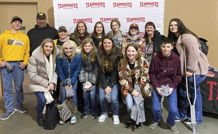 TeamMates attends hockey game