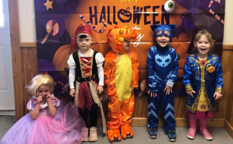 Denise Hoyt’s Busy Bees Preschool held Halloween parties last Thursday, Oct. 28. The younger class is pictured l-r: Addi Mundorf, Brystol Call, Harper Myers, Jaxson Barnes, Kinley Crisp. Denise Hoyt